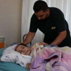 Yok b&ouml;yle vefa! İşini bıraktı, 3 yıldır yatalak annesine bakıyor