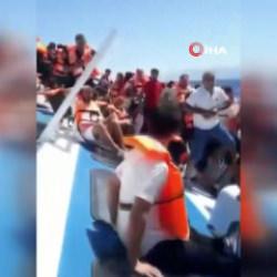 Girne a&ccedil;ıklarında alabora olan gemideki yolcuları kurtarma &ccedil;alışmaları kameralara yansıdı