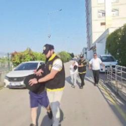 Adana'da arkadaşları ile kurduğu masada &ouml;ld&uuml;r&uuml;ld&uuml;! 2 ş&uuml;pheli cesetle saatler ge&ccedil;irdi 