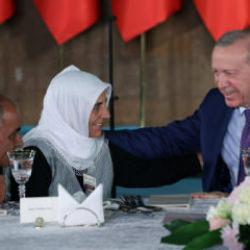 Ahlat'ta anlamlı buluşma! Erdoğan şehit aileleriyle bir araya geldi