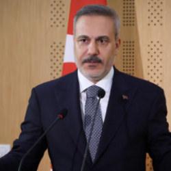 Bakan Fidan'dan YPG'nin feshi kararına ilk yorum: Alandaki karşılığını kontrol edeceğiz