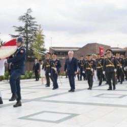 Bakan G&uuml;ler, Devlet B&uuml;y&uuml;kleri Anıt Mezarlığı'nı ziyaret etti