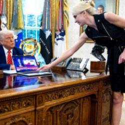 Beyaz Saray'ı &ccedil;alkalayan iddia: Melania Trump spek&uuml;lasyonlardan 'rahatsız' oldu