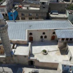 Depremde hasar g&ouml;ren iki tarih&icirc; cami Mevlid Kandili&rsquo;nde yeniden ibadete a&ccedil;ılıyor