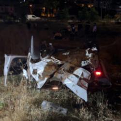 Direksiyon hakimiyetini kaybeden otomobil tarlaya u&ccedil;tu: Yaralılar var
