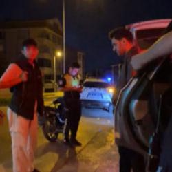 Ehliyetsiz s&uuml;r&uuml;c&uuml;den ilgin&ccedil; tepki: 92 bin TL&rsquo;yi duyunca &lsquo;kolay gelsin&rsquo; deyip uzaklaştı