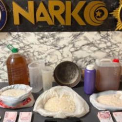 Esenyurt'ta 13 kilo 550 gram uyuşturucu ele ge&ccedil;irildi
