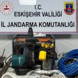 Eskişehir'de ka&ccedil;ak kazı yapan 5 ş&uuml;pheli su&ccedil;&uuml;st&uuml; yakalandı