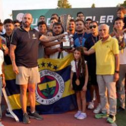 Fenerbah&ccedil;e'den &ccedil;ifte zafer!