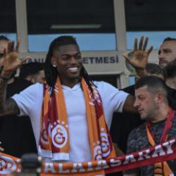 Galatasaray Rafael Leao'yu a&ccedil;ıkladı! İstanbul'a geldi