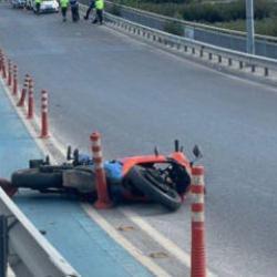 İzmir'de devrilen motosikletin s&uuml;r&uuml;c&uuml;s&uuml; Emine hayatını kaybetti