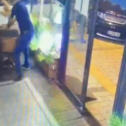 Kafede dehşet: Sessizce geldi, sopayla &ouml;ld&uuml;resiye d&ouml;vd&uuml;