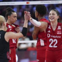 Kaybetsek de turladık! Filenin Sultanları son 16'da