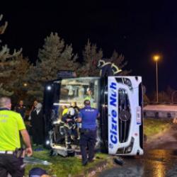 Kayseri&rsquo;de yolcu otob&uuml;s&uuml; yakıt tankeri ile &ccedil;arpıştı, yaralılar var