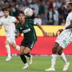 10 kişi kalan Konyaspor, K&ouml;rfez'e direnemedi! Goller son b&ouml;l&uuml;mde geldi