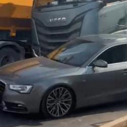 Mersin'de trafikte yol verme kavgası: Taşla saldırdılar, TIR'la ezip ge&ccedil;ti!