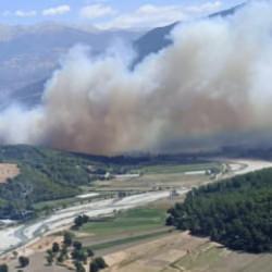 Muğla'da başlayıp Antalya'ya sı&ccedil;rayan orman yangını s&ouml;nd&uuml;r&uuml;ld&uuml;!