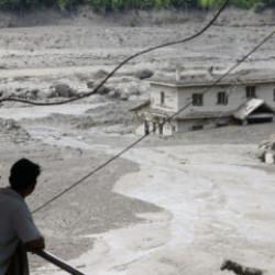 Nepal'de sel 8 can aldı! 