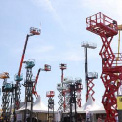 Platform kiralamada b&uuml;y&uuml;k sı&ccedil;rama! Sekt&ouml;r hedef b&uuml;y&uuml;tt&uuml;: Sırada 50 bin ara&ccedil; var!