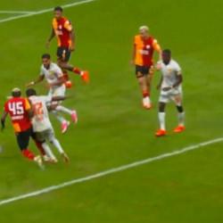 Rams Park'ta tartışmalı pozisyon! Galatasaray VAR'dan penaltı kazandı