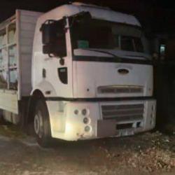 D-100 kara yolunda 'asit sızıntısı' alarmı: Trafiğe kapatıldı, 2 kişi yaralandı!