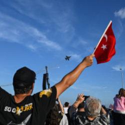 SOLOT&Uuml;RK'ten Zafer Bayramı i&ccedil;in İstanbul'da nefes kesen g&ouml;steri