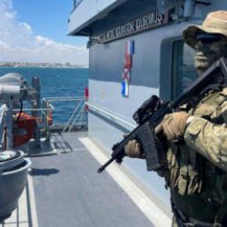 T&uuml;rk Deniz Kuvvetleri ve Somali ordusu, korsanların ka&ccedil;ırdığı y&uuml;k gemisini kurtardı