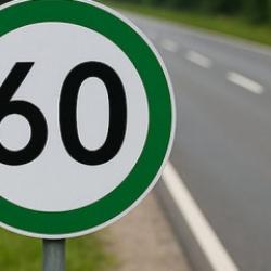 Yeni trafik levhası &ccedil;ıktı: T&uuml;m s&uuml;r&uuml;c&uuml;ler bu uyarıya dikkat etsin!