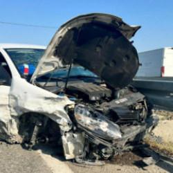 Otomobil motosiklete &ccedil;arptı: 1 &ouml;l&uuml;, 1'i bebek 3 yaralı