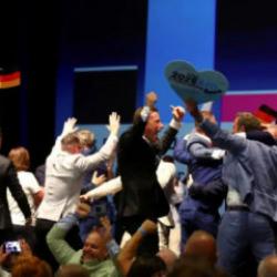 Almanya'da tarihi gece! D&uuml;nya bu se&ccedil;im konuşuyor: Rekor oyla AfD kazandı