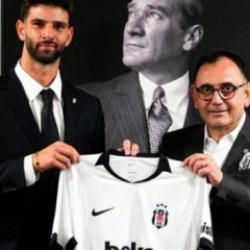 Beşiktaş yeni transferini duyurdu! 4 yıllık imza attı