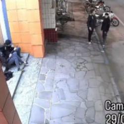 Brezilya'da kontrolden &ccedil;ıkan ara&ccedil; kaldırımdaki gen&ccedil;leri bi&ccedil;ti