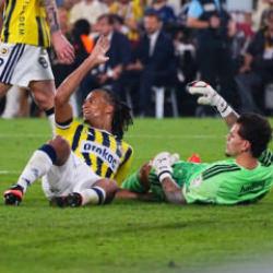Bu anlar ekrana yansımadı! Derbinin ilgi &ccedil;eken kareleri