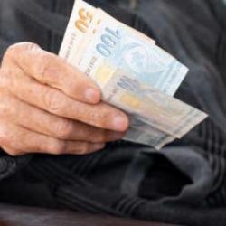 Emekliler i&ccedil;in promosyon yarışı kızıştı: En y&uuml;ksek &ouml;demeyi hangi banka veriyor?