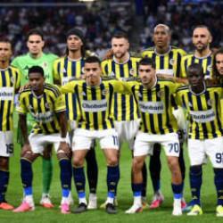 Fenerbah&ccedil;e'de ayrılık! Yıldız futbolcu İstanbul'dan gitti