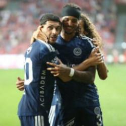 Fenerbah&ccedil;e'nin yıldızından Beşiktaş taraftarına mesaj! 