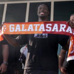 Galatasaray yeni transferini a&ccedil;ıkladı! El Chadaille Bitshiabu İstanbul'a geldi