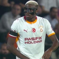 Galatasaray'da korkutan sakatlık! Osimhen ma&ccedil;a devam edemedi