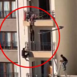 G&uuml;n&uuml;n kahramanı: Katları tırmanıp &ccedil;ocuğu &ouml;l&uuml;m&uuml;n kıyısından aldı