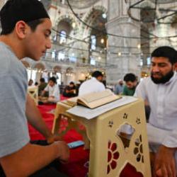 İstanbul'da 300 hafız "minder hatmi" yarışmasına katıldı