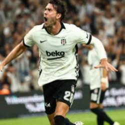 İtalyan basını Beşiktaş'ın s&uuml;per golc&uuml;s&uuml; Dusan Vlahovic'i konuşuyor! 'Şov yaptı'