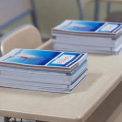 MEB'in &uuml;cretsiz ders kitapları okullardaki yerini aldı