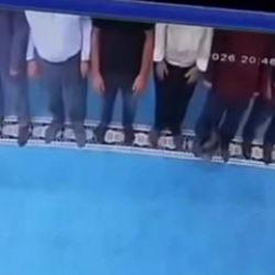 Camide kediyi tekmeledi, g&ouml;zaltına alındı!