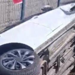 Osmaniye&rsquo;de feci kaza: Otomobillerden biri kanala d&uuml;şt&uuml;