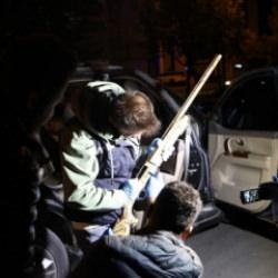 Polisin ş&uuml;phe &uuml;zerine durdurduğu ara&ccedil;tan cinayet ş&uuml;phelileri &ccedil;ıktı