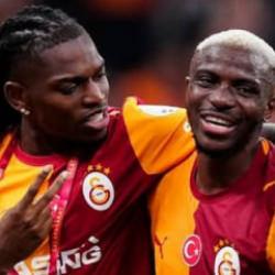 Rafael Leao Victor Osimhen'i aratmadı!