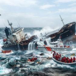 Saniyeler i&ccedil;erisinde denize g&ouml;m&uuml;ld&uuml;! işte d&uuml;nya tarihinin en b&uuml;y&uuml;k deniz kazası