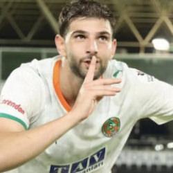 S&uuml;per Lig devleri peşindeydi! Beşiktaş 22'lik T&uuml;rk stoperi bitirdi