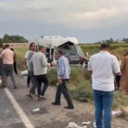 Tarım iş&ccedil;ilerini taşıyan minib&uuml;s sulama kanalına u&ccedil;tu: 19 yaralı
