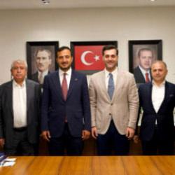 &Uuml;sk&uuml;dar'da se&ccedil;im &ouml;ncesi bomba gelişme: CHP'den istifa ederek AK Parti'ye ge&ccedil;tiler